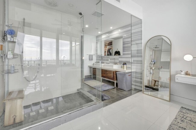 Building Photo - 1100 Biscayne Blvd