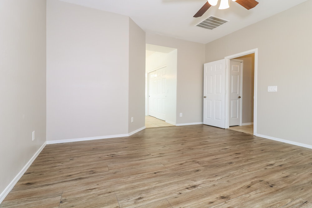 Building Photo - 25571 W St James Ave