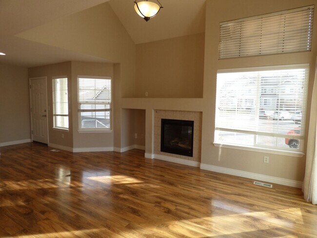 Building Photo - 805 Summer Hawk Dr