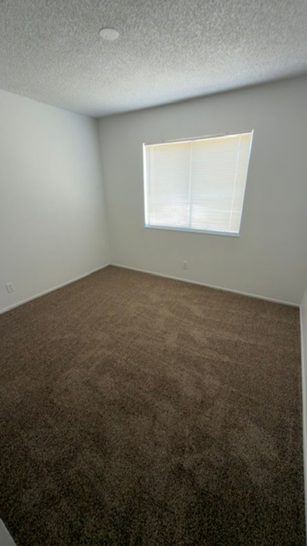 Building Photo - 4295 Sunnyview Ct