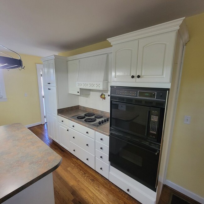 Building Photo - 3/2 Cottage Charmer-Downtown McMinnville, TN