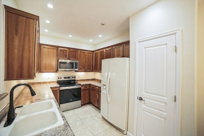 Building Photo - Charming 3BR Condo in Arvada