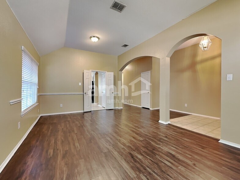 Building Photo - 9613 Glenshee Dr