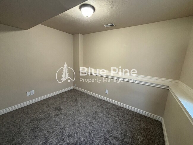 Building Photo - 1207 N Drystone Dr
