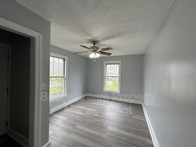 Building Photo - 35 Huffman Ave