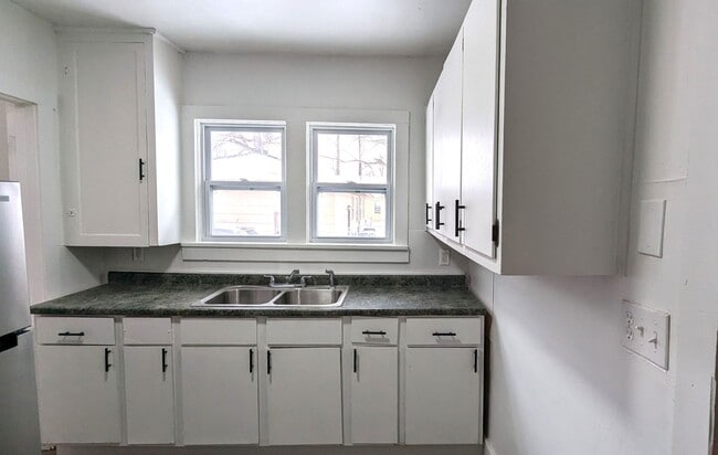 Building Photo - 2513 Howden St