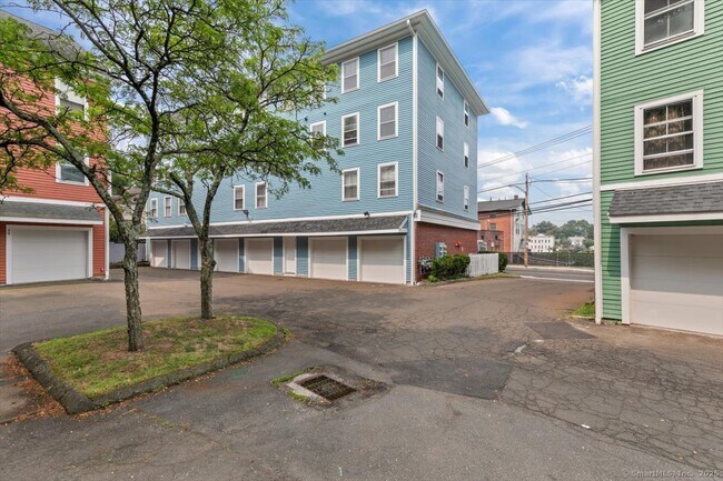 Building Photo - 677 Quinnipiac Ave