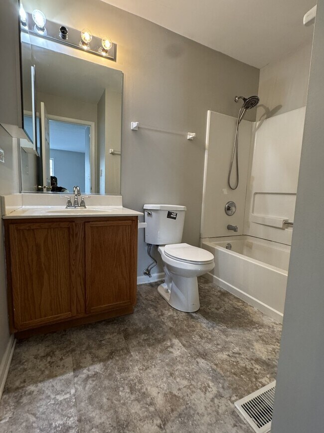 Building Photo - 309 Springbrook Trail S