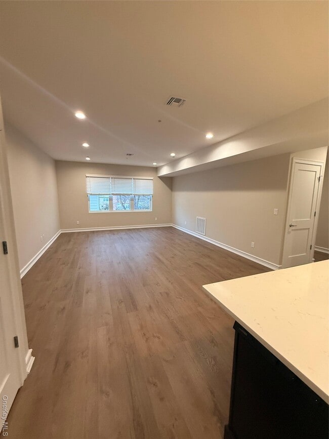 Building Photo - 122 Greenwich Ave