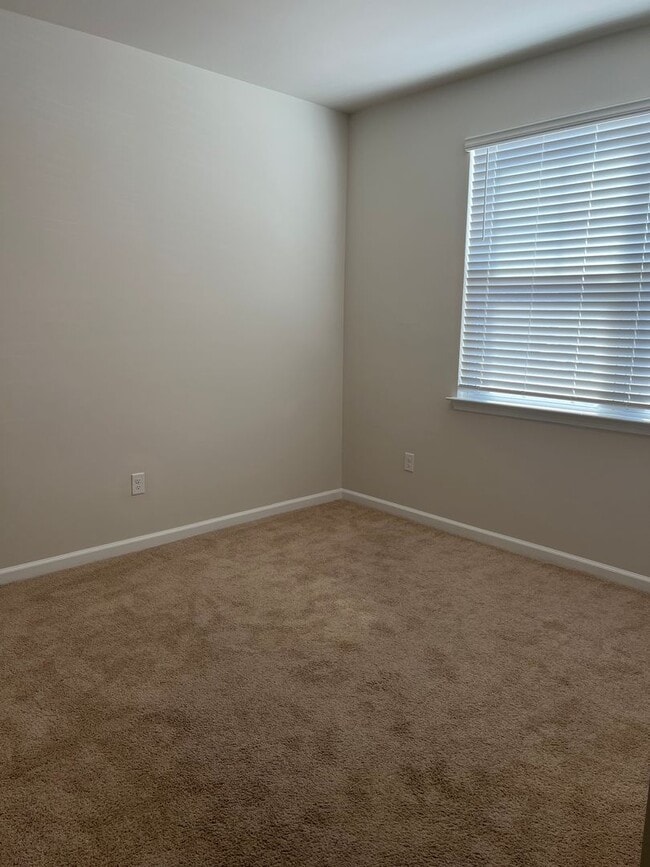 Building Photo - $500 off first month’s rent if lease signed by February 28th!!!!