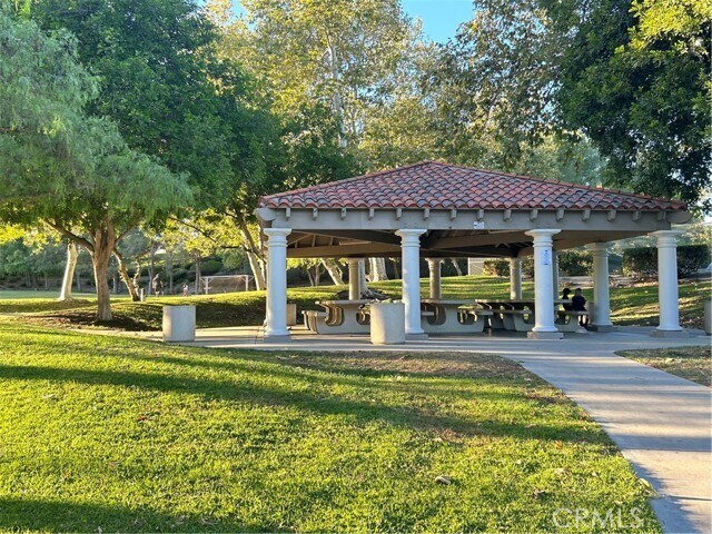 Building Photo - 10 Via Onza