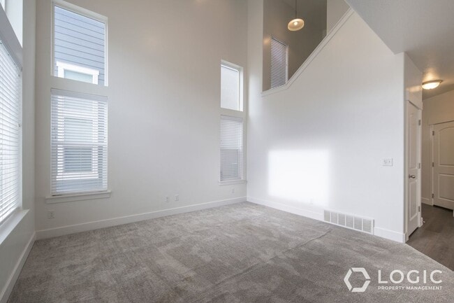 Building Photo - Stunning Townhome in Lehi!!