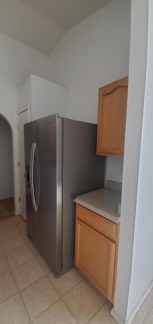 Building Photo - 3400 Tierra Cromo Rd