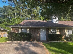 Building Photo - 2 bedroom 2 bath