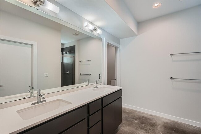 Building Photo - 301 W Stassney Ln