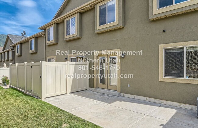Building Photo - 1795 E Whitetail Dr