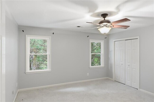Building Photo - 4563 Fountain Dr NE