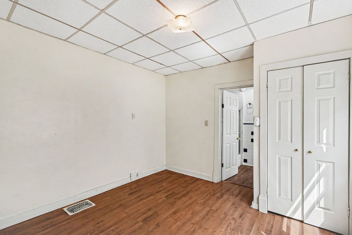 Building Photo - 2038 McLaran Ave