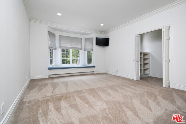 Building Photo - 3254 Oakdell Rd