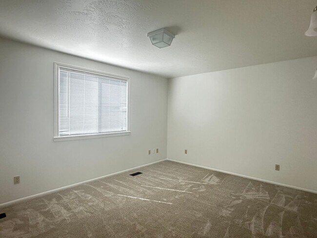 Building Photo - 5906 S Blue Iron Way