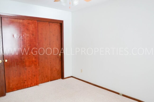 Building Photo - 2 Bedroom One Bath Duplex with detached garage