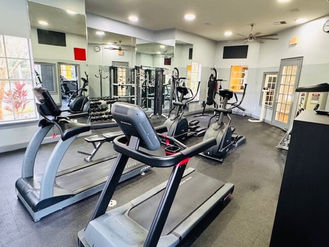 Building Photo - Stunning 2/2 Condo For Rent in Mirabella - Superb Location!