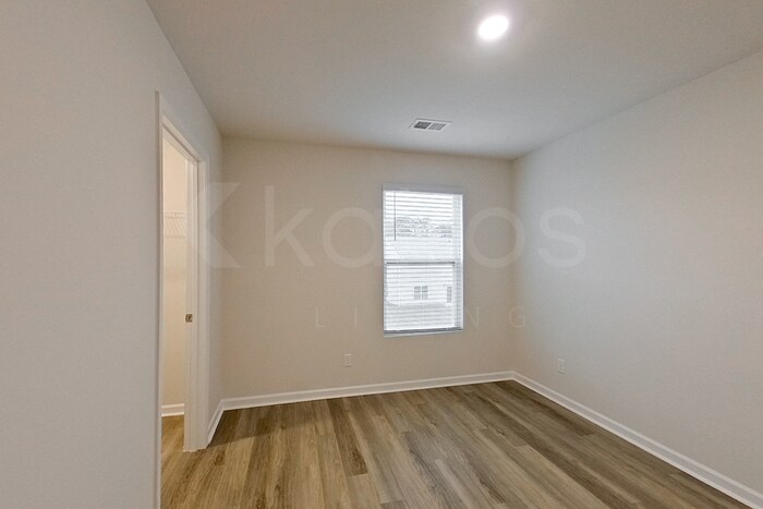Building Photo - 118 Inez Ave