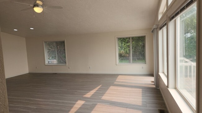 Building Photo - Lake house with Shop on 1/2 acre