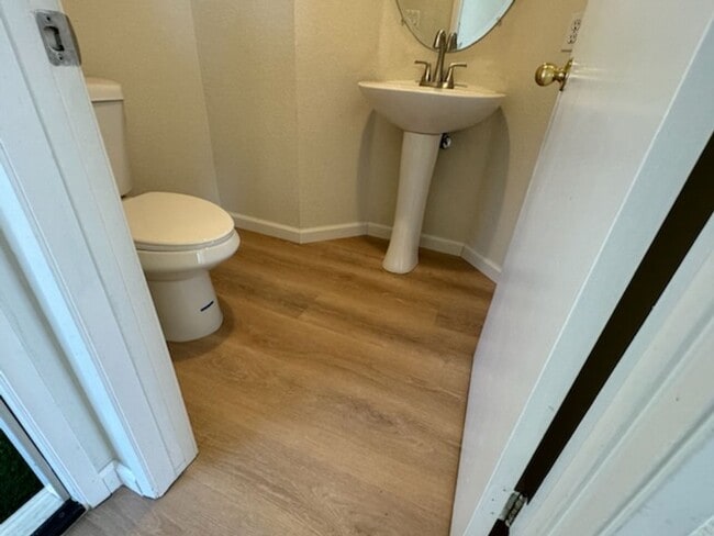 Building Photo - Spacious Pleasanton Home