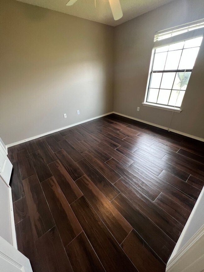 Building Photo - 1825 Wilder Ln