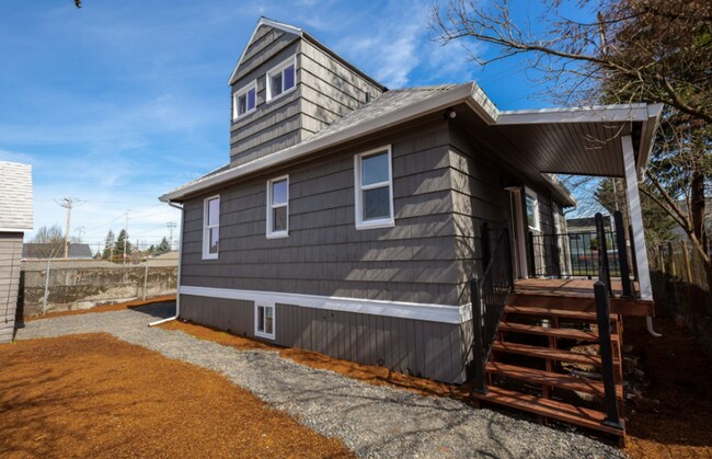 Building Photo - Charming Fully Renovated Home in the Heart of Southeast Portland