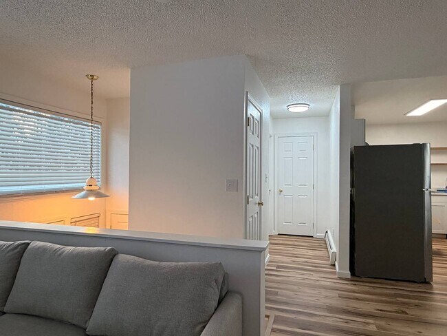 Building Photo - 2000 Blueberry St