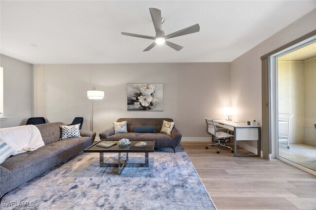 Building Photo - 886 Tanbark Dr