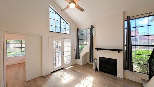 Building Photo - 3 Bedroom Townhome in the Dartmouth Trace Community Near N Dobson Rd and W University Dr!
