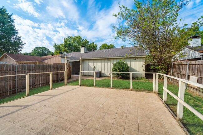Building Photo - 1814 Sage Dr