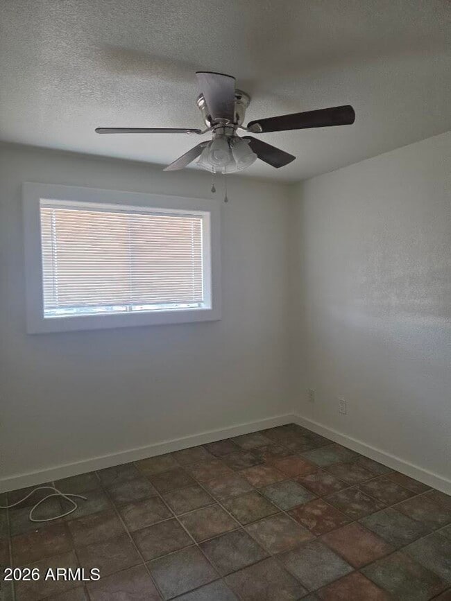 Building Photo - 35 E Fairmont Dr