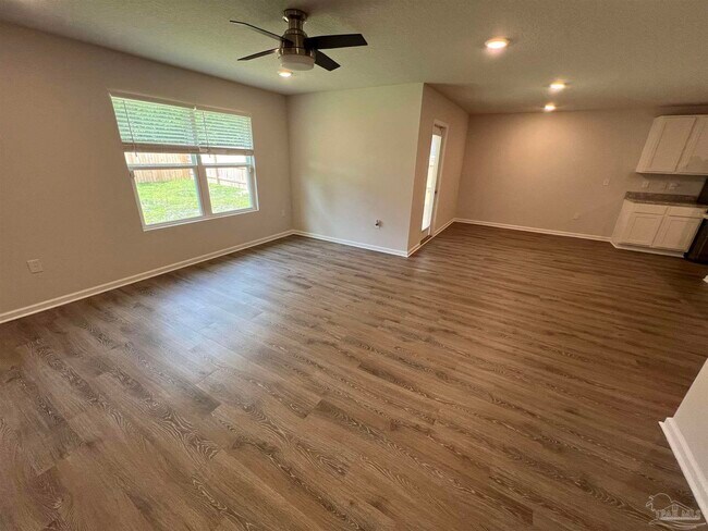 Building Photo - 5273 Peach Dr