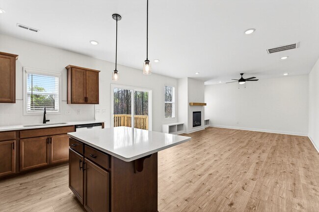 Building Photo - Modern and Charming 3-Bedroom Cul-de-Sac Home in Clayton!