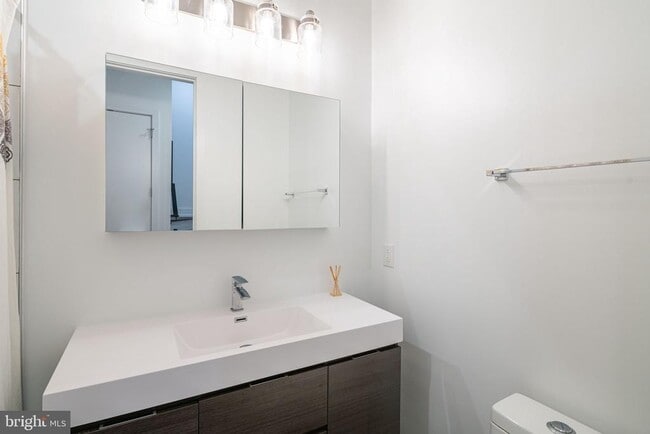 Building Photo - 1757 Waterloo St