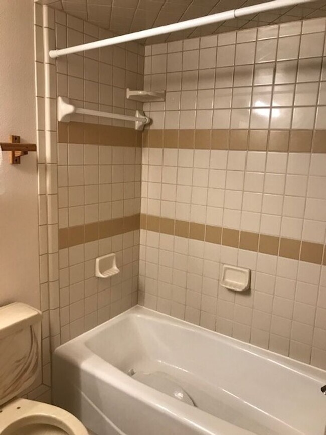 Building Photo - 1 Bedroom Condo Near CU Campus