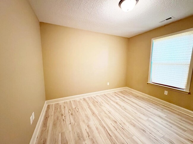 Building Photo - 106 S Hamlet Ct