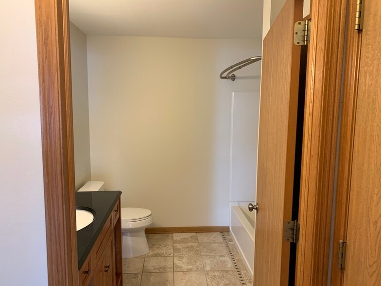 Building Photo - 1822 Deerhaven Ln NE