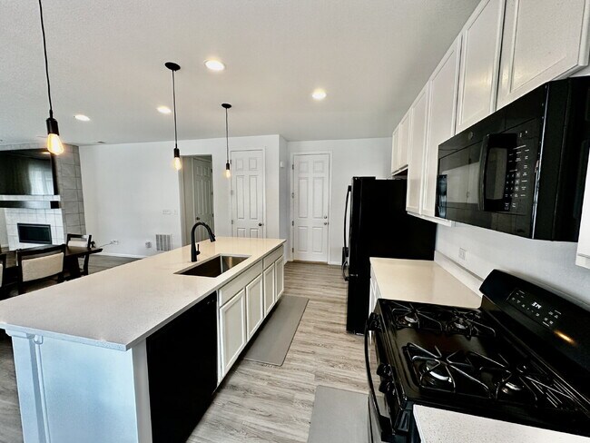 Building Photo - "Charming 4-Bedroom Castle Rock Home with Spacious Living!"