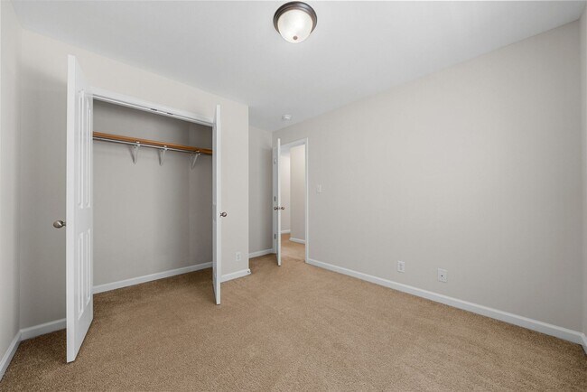 Building Photo - 3 Bedroom Home For Rent Near St. B Area!