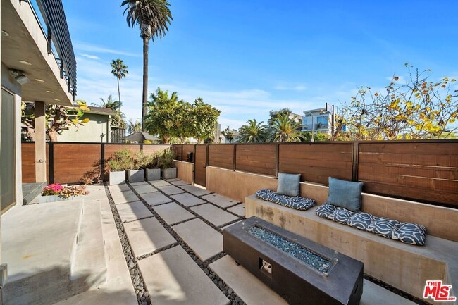 Building Photo - 411 Grand Blvd