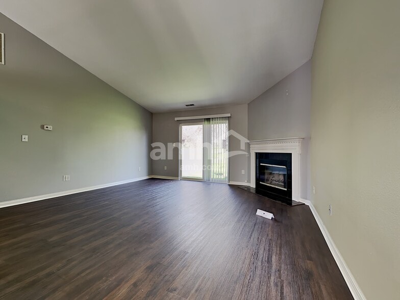 Building Photo - 1028 W Muskegon Dr