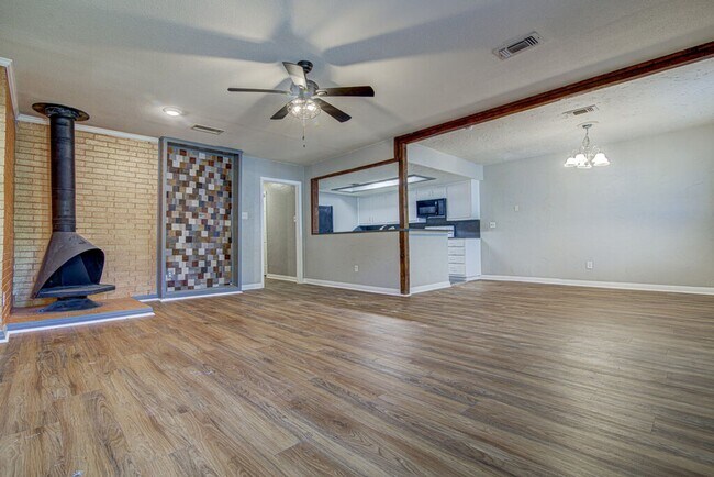 Building Photo - 1807 Briar Hill Dr