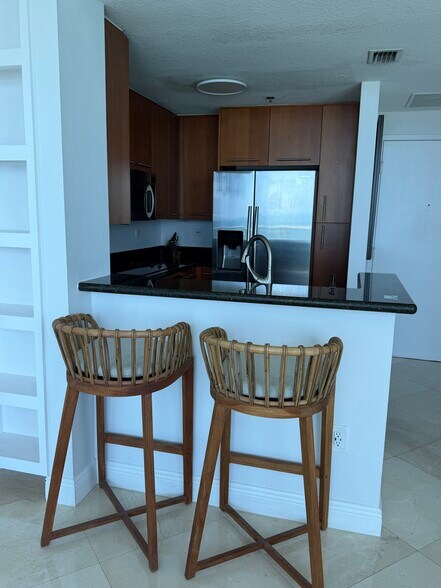 Building Photo - 6515 Collins Ave