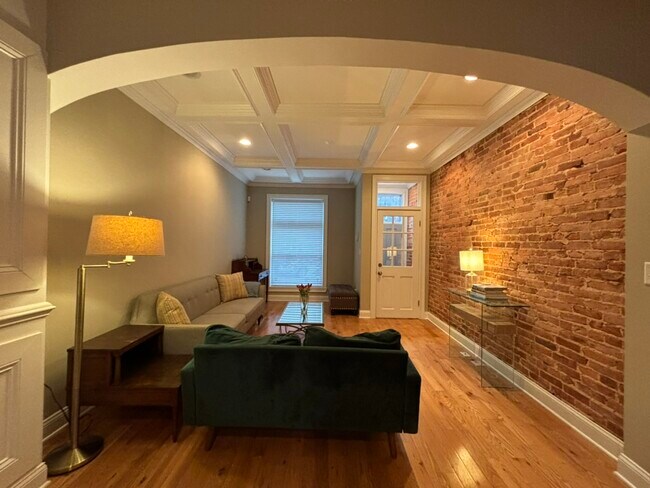 Building Photo - 143 N Kenwood Ave