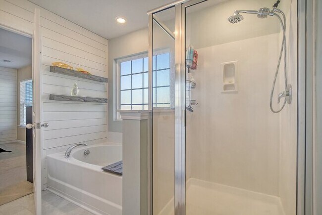 Building Photo - 838 Redbud Ln